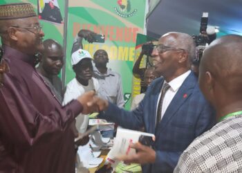 72H du livre de Conakry: le PM Bah Oury visite le stand de Fomasyl au Chapiteau